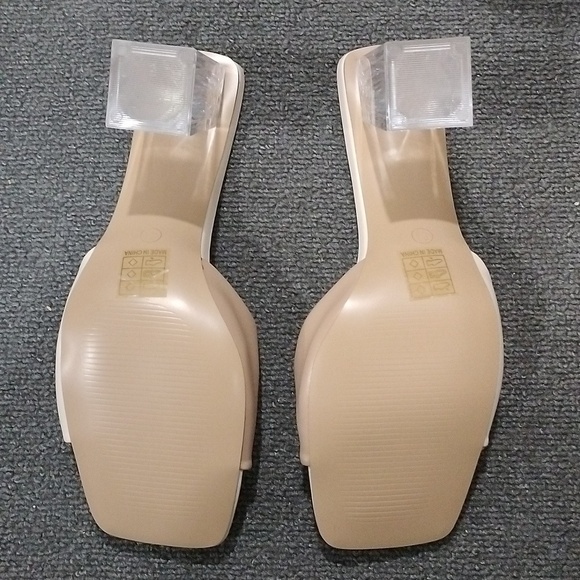 Journee Collection Shoes Womens Size 8.5 Off Cream - Picture 3 of 4